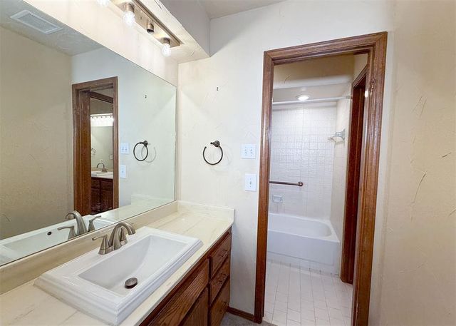 4715 Hemlock Lane, Oklahoma City, OK 73162