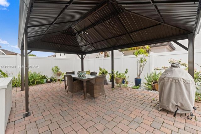 3521 W 92nd Pl, Hialeah, FL 33018