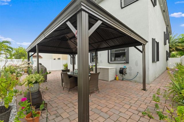 3521 W 92nd Pl, Hialeah, FL 33018