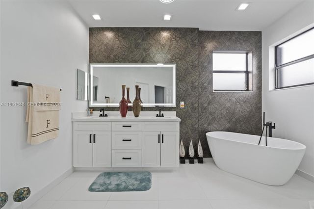 3521 W 92nd Pl, Hialeah, FL 33018