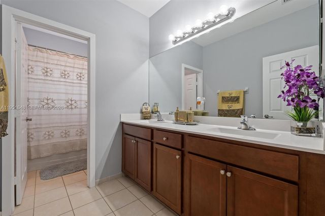 3521 W 92nd Pl, Hialeah, FL 33018