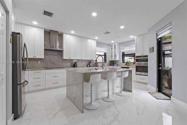 3521 W 92nd Pl, Hialeah, FL 33018