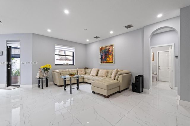 3521 W 92nd Pl, Hialeah, FL 33018