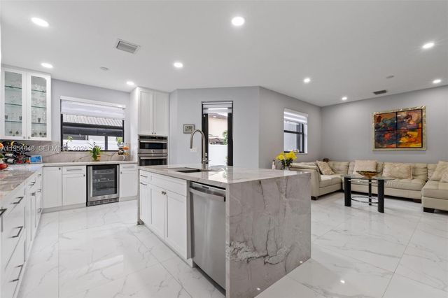 3521 W 92nd Pl, Hialeah, FL 33018