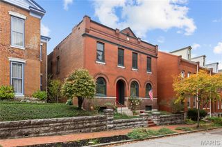 1221 Mackay Place, St Louis, MO 63104