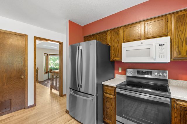 10298 Mooer Lane, Eden Prairie, MN 55347