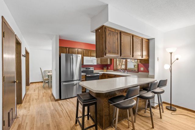 10298 Mooer Lane, Eden Prairie, MN 55347