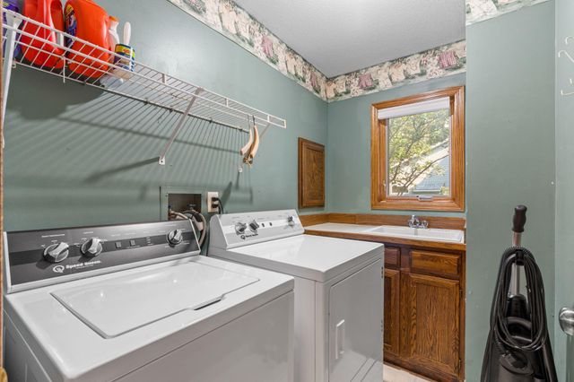 10298 Mooer Lane, Eden Prairie, MN 55347