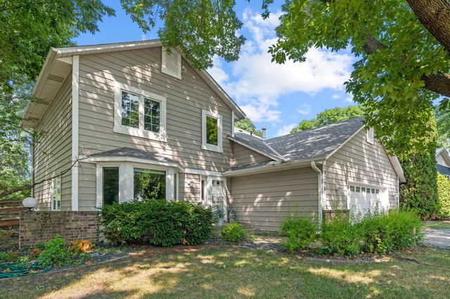 10298 Mooer Lane, Eden Prairie, MN 55347