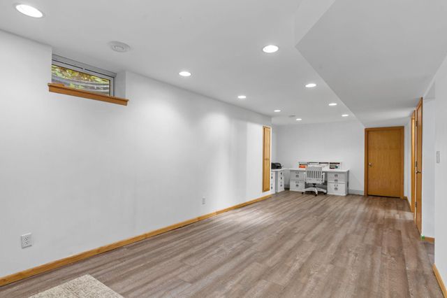 10298 Mooer Lane, Eden Prairie, MN 55347