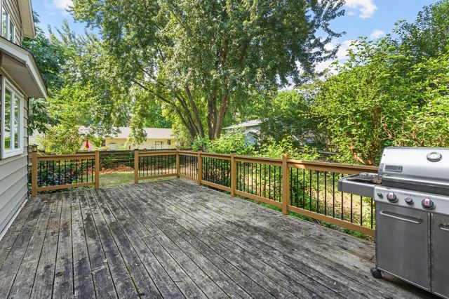 10298 Mooer Lane, Eden Prairie, MN 55347