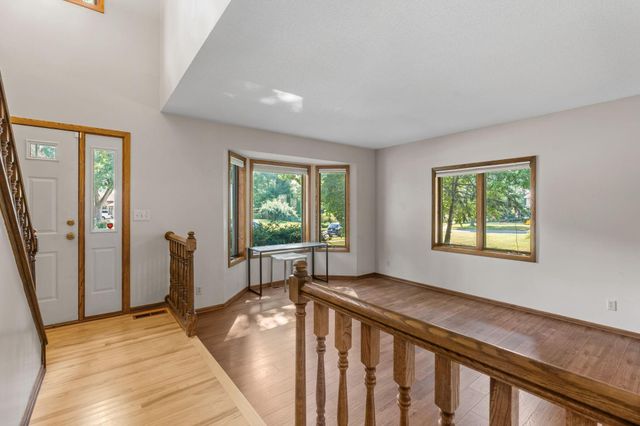 10298 Mooer Lane, Eden Prairie, MN 55347