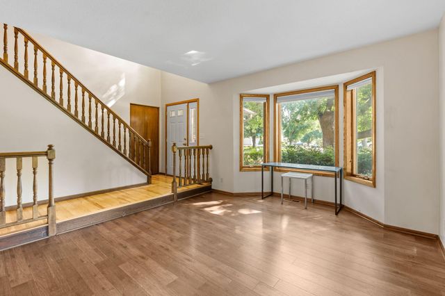 10298 Mooer Lane, Eden Prairie, MN 55347