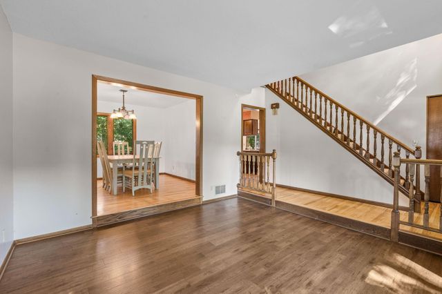 10298 Mooer Lane, Eden Prairie, MN 55347