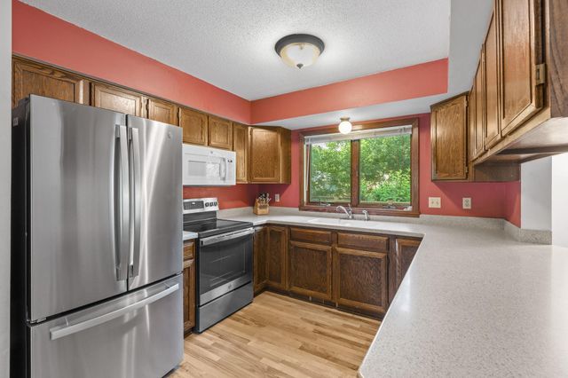 10298 Mooer Lane, Eden Prairie, MN 55347
