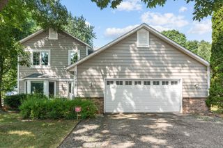 10298 Mooer Lane, Eden Prairie, MN 55347
