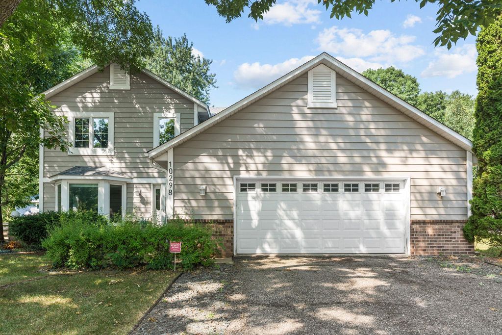 10298 Mooer Lane, Eden Prairie, MN 55347