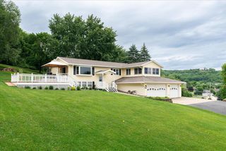 731 4th STREET N, La Crescent, MN 55947