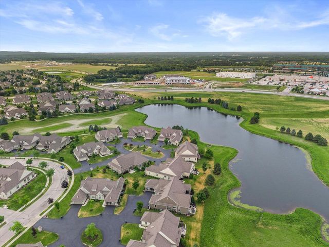 1522 Champion COURT, Oconomowoc, WI 53066