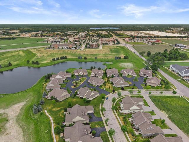 1522 Champion COURT, Oconomowoc, WI 53066