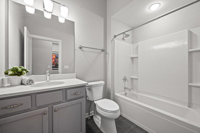 1522 Champion COURT, Oconomowoc, WI 53066