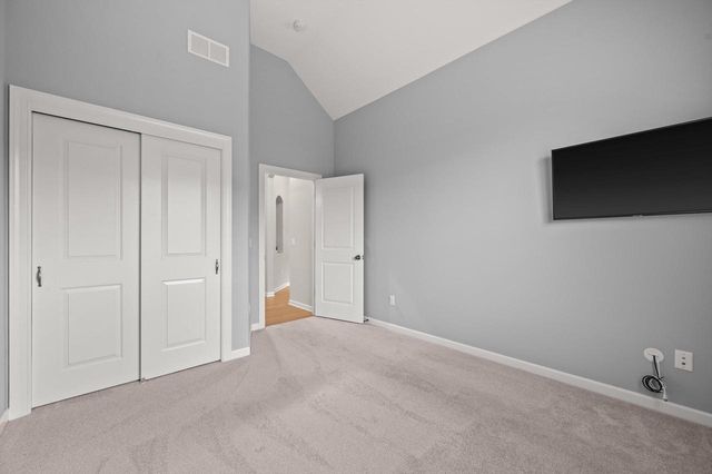1522 Champion COURT, Oconomowoc, WI 53066