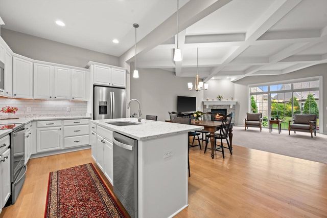 1522 Champion COURT, Oconomowoc, WI 53066