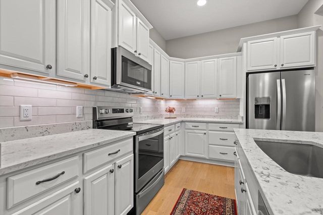 1522 Champion COURT, Oconomowoc, WI 53066