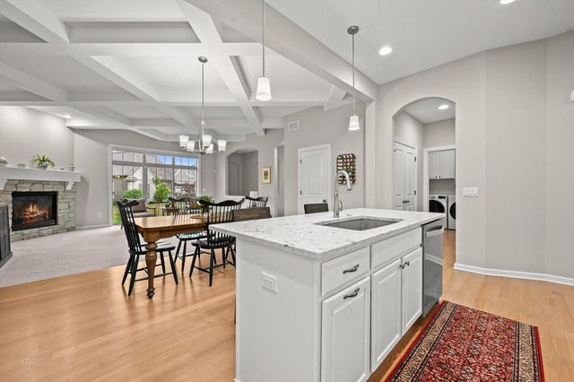 1522 Champion COURT, Oconomowoc, WI 53066