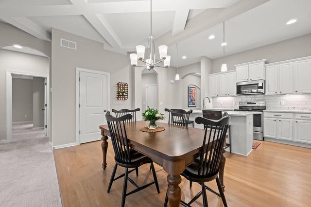 1522 Champion COURT, Oconomowoc, WI 53066