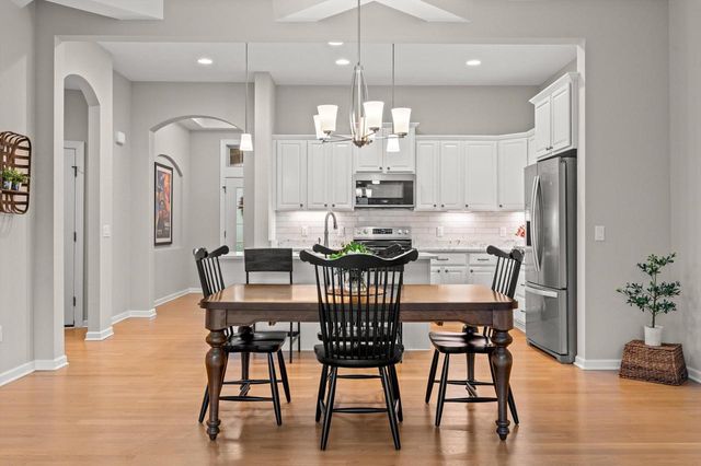 1522 Champion COURT, Oconomowoc, WI 53066