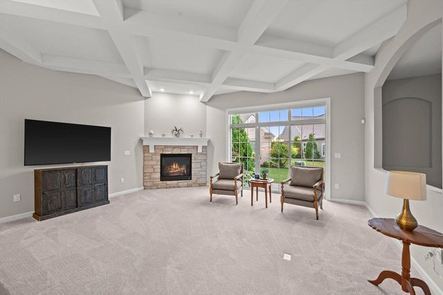 1522 Champion COURT, Oconomowoc, WI 53066