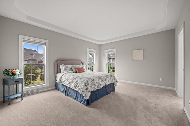 1522 Champion COURT, Oconomowoc, WI 53066