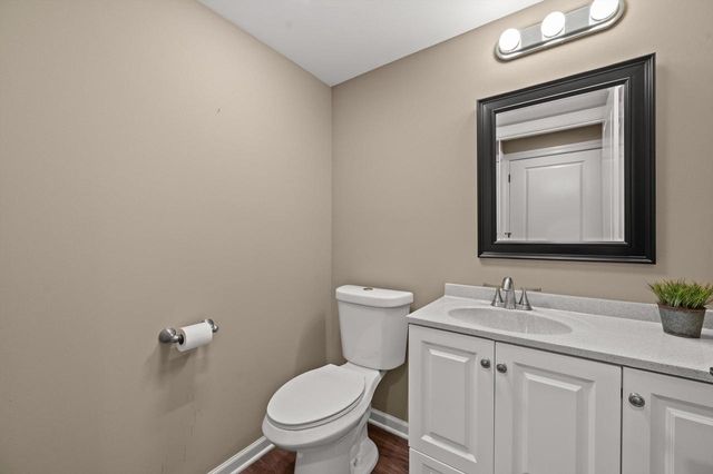 1522 Champion COURT, Oconomowoc, WI 53066