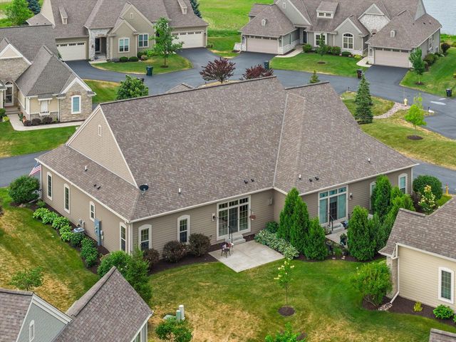 1522 Champion COURT, Oconomowoc, WI 53066