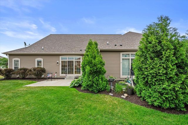 1522 Champion COURT, Oconomowoc, WI 53066