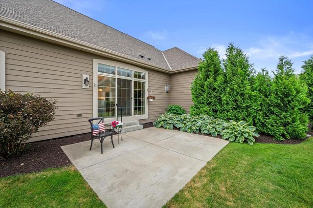 1522 Champion COURT, Oconomowoc, WI 53066