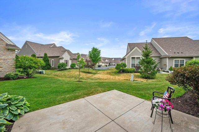 1522 Champion COURT, Oconomowoc, WI 53066