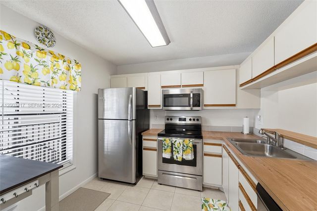 2496 NW 89th Dr 2496, Coral Springs, FL 33065