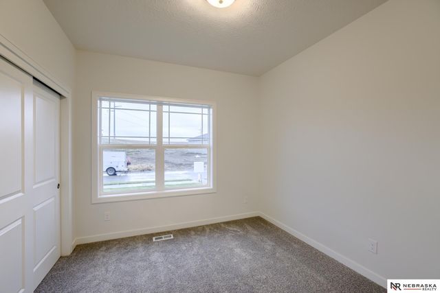 11306 Portage Circle, Papillion, NE 68046