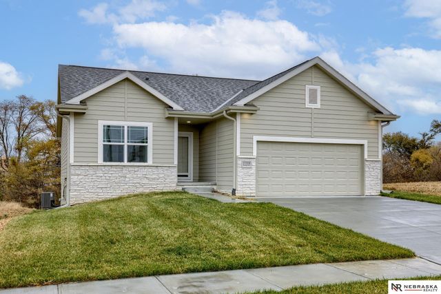 11306 Portage Circle, Papillion, NE 68046