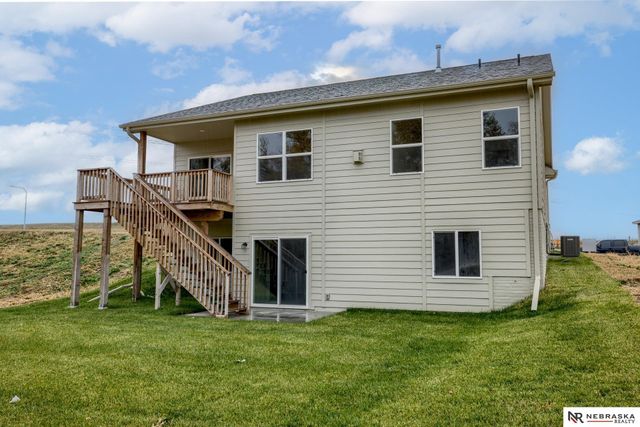 11306 Portage Circle, Papillion, NE 68046