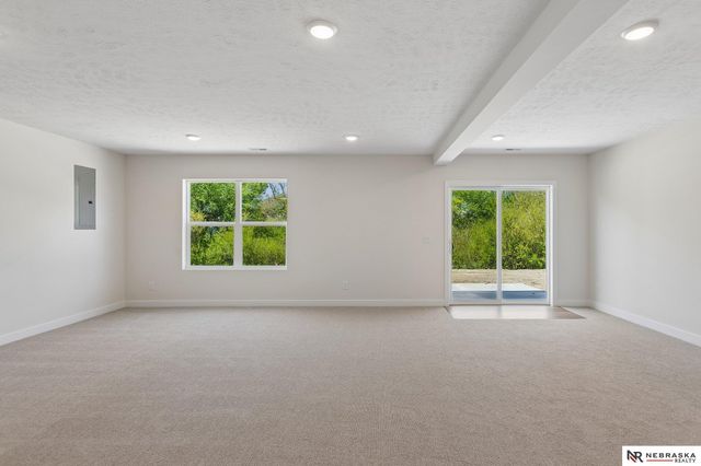 11306 Portage Circle, Papillion, NE 68046