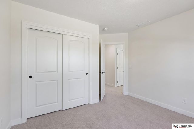 11306 Portage Circle, Papillion, NE 68046