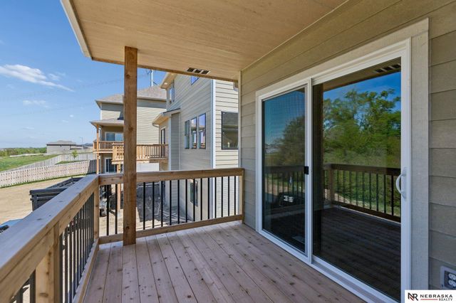 11306 Portage Circle, Papillion, NE 68046