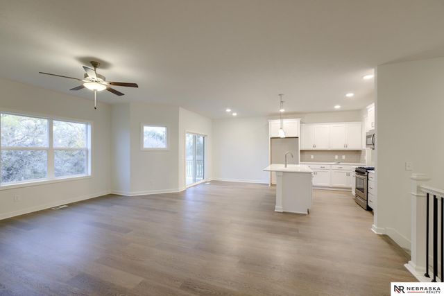 11306 Portage Circle, Papillion, NE 68046