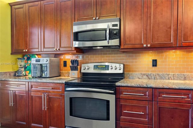 5519 Fairway Park Dr 203, Boynton Beach, FL 33437