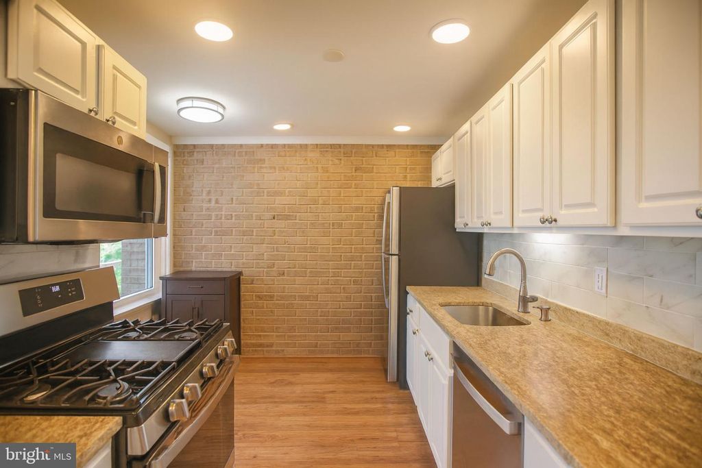 3303 HUNTLEY SQUARE DR #C2, Temple Hills, MD 20748