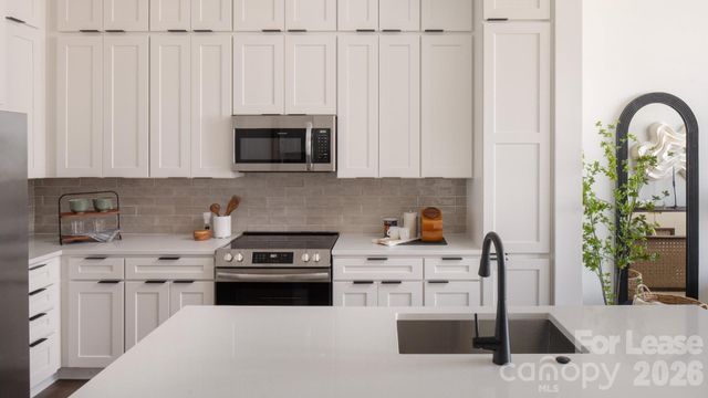 14020 Stream Way B09, Charlotte, NC 28277