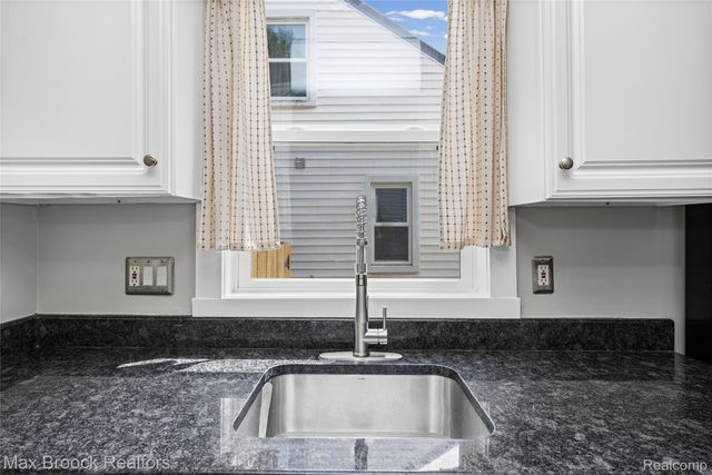 808 N Edgeworth Avenue, Royal Oak, MI 48067